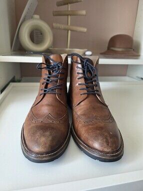 Classic Brown Leather Men’s Chukka Boots with Wingtip Detailing